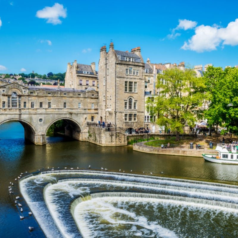 View of the Pulteney Bridge River Avon in Bath, England