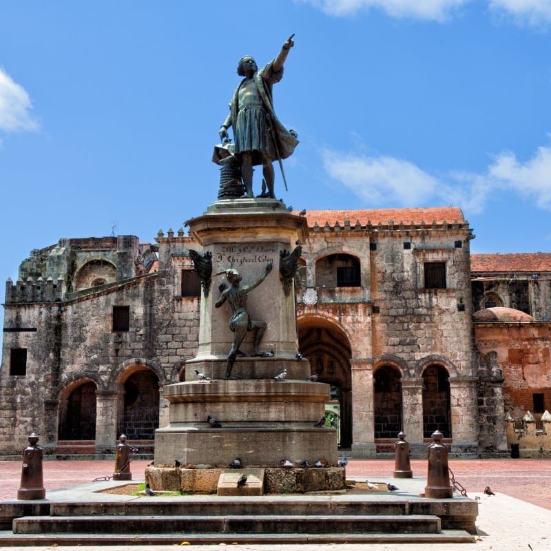 Columbus Statue and Cathedral, Parque Colon, Santo Domingo, Caribbean