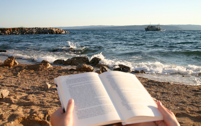 8 Ways Book Lists Benefit Your Travel Business